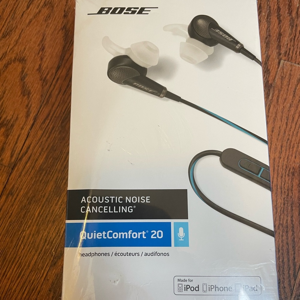 BRAND NEW IN BOX BOSE QUIET COMFORT 20